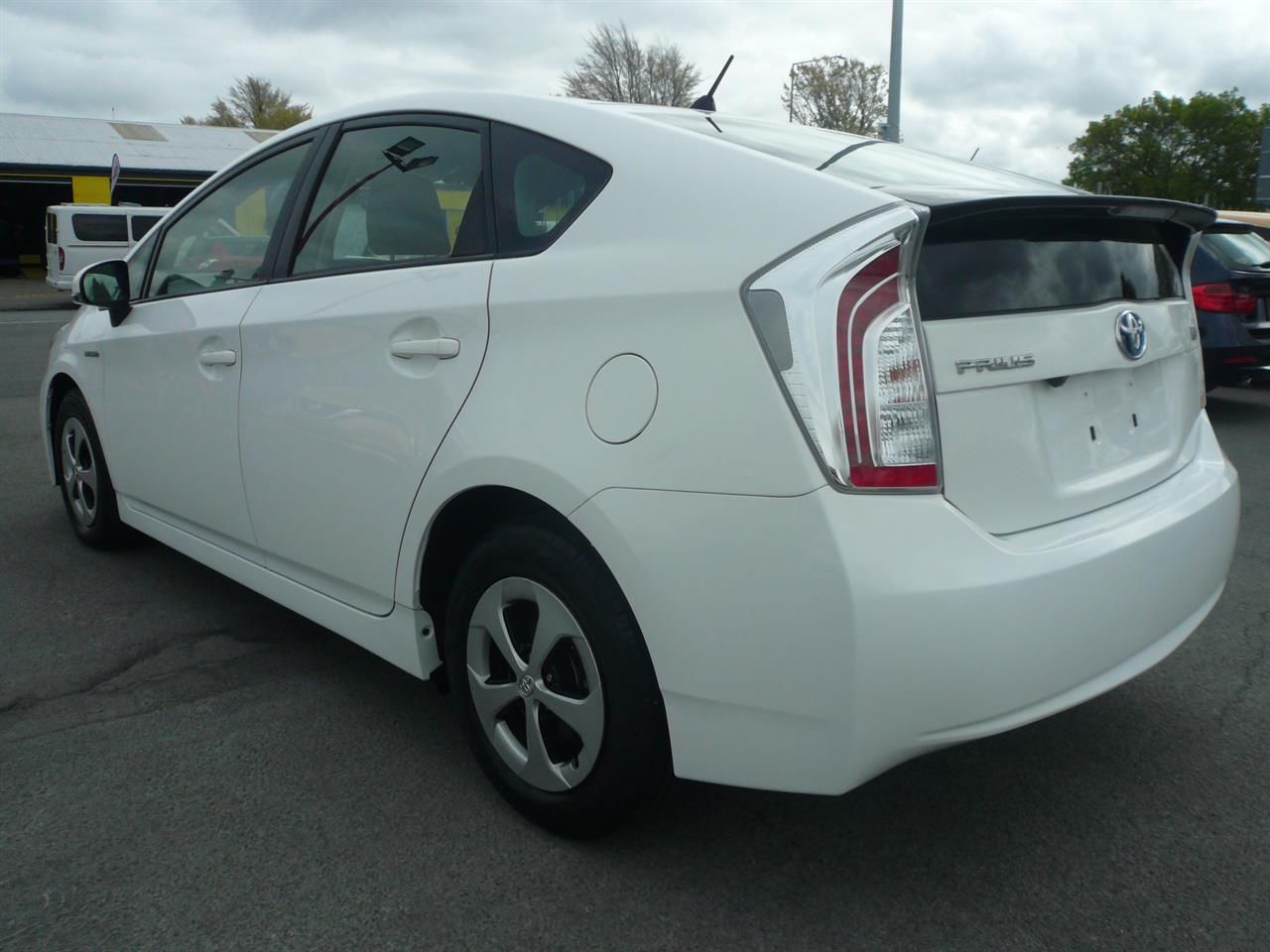 Vehicle image 4