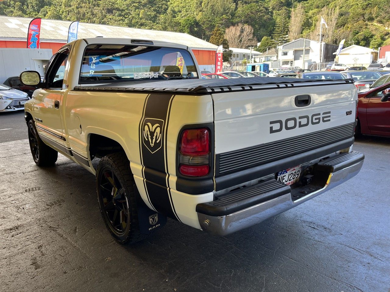 Vehicle image 4