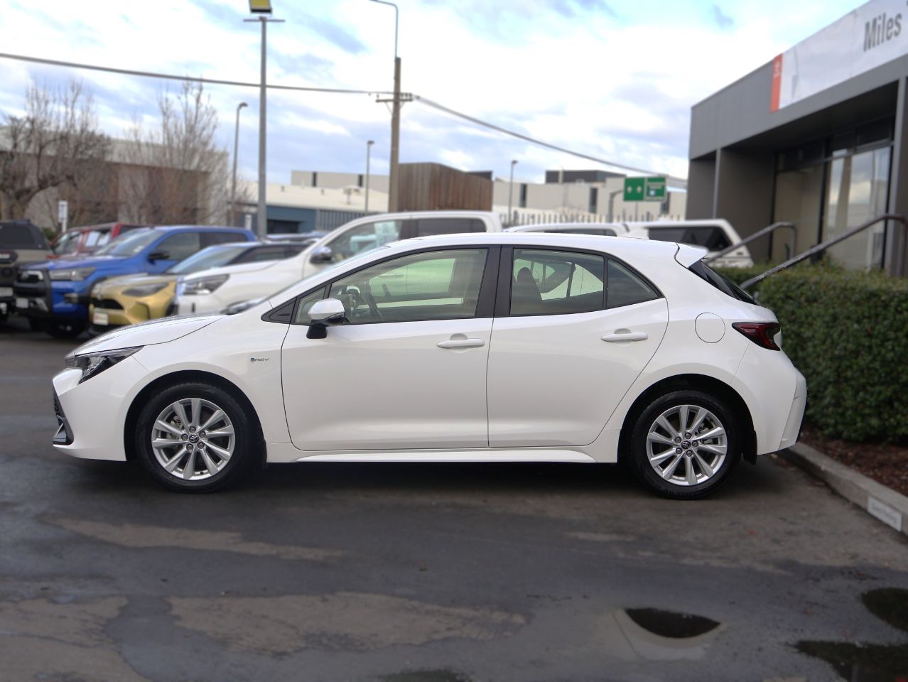 Vehicle image 4