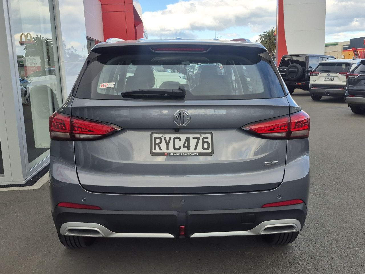 Vehicle image 4