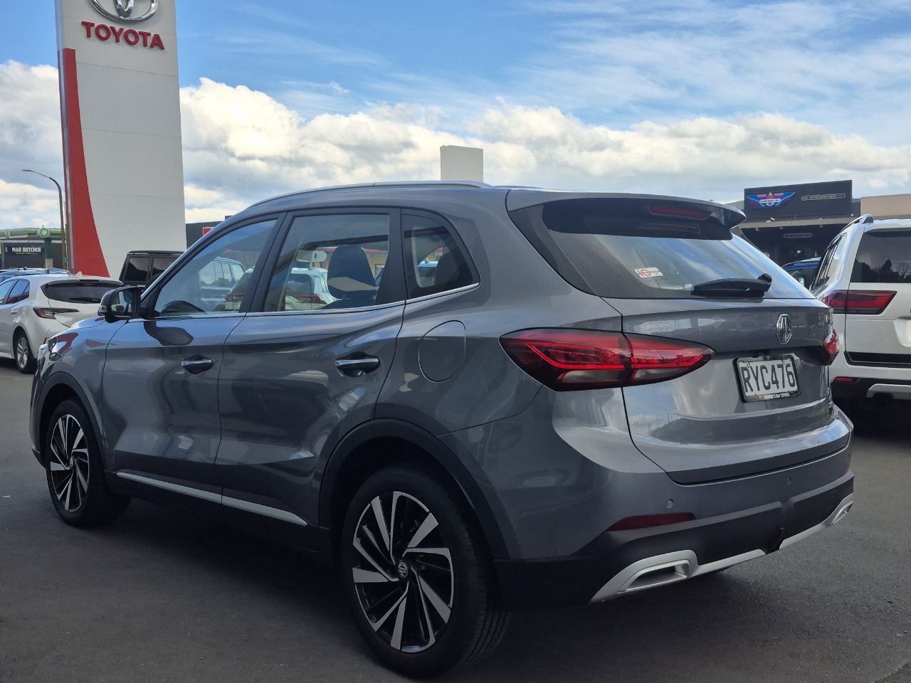 Vehicle image 5