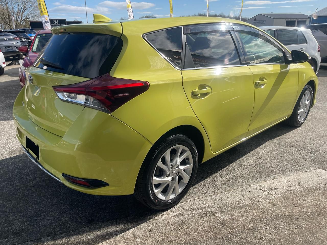 Vehicle image 4