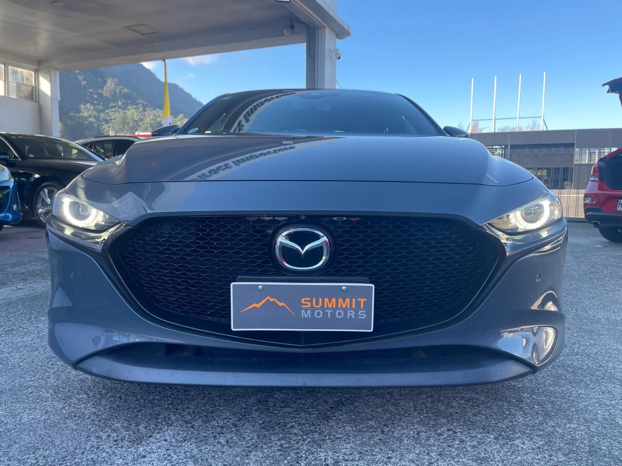 Vehicle image 5