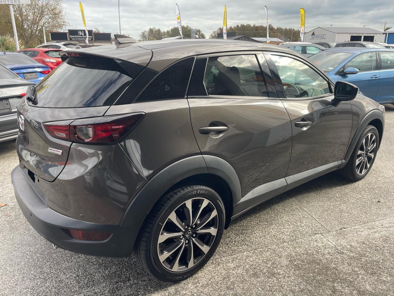 Vehicle image 4