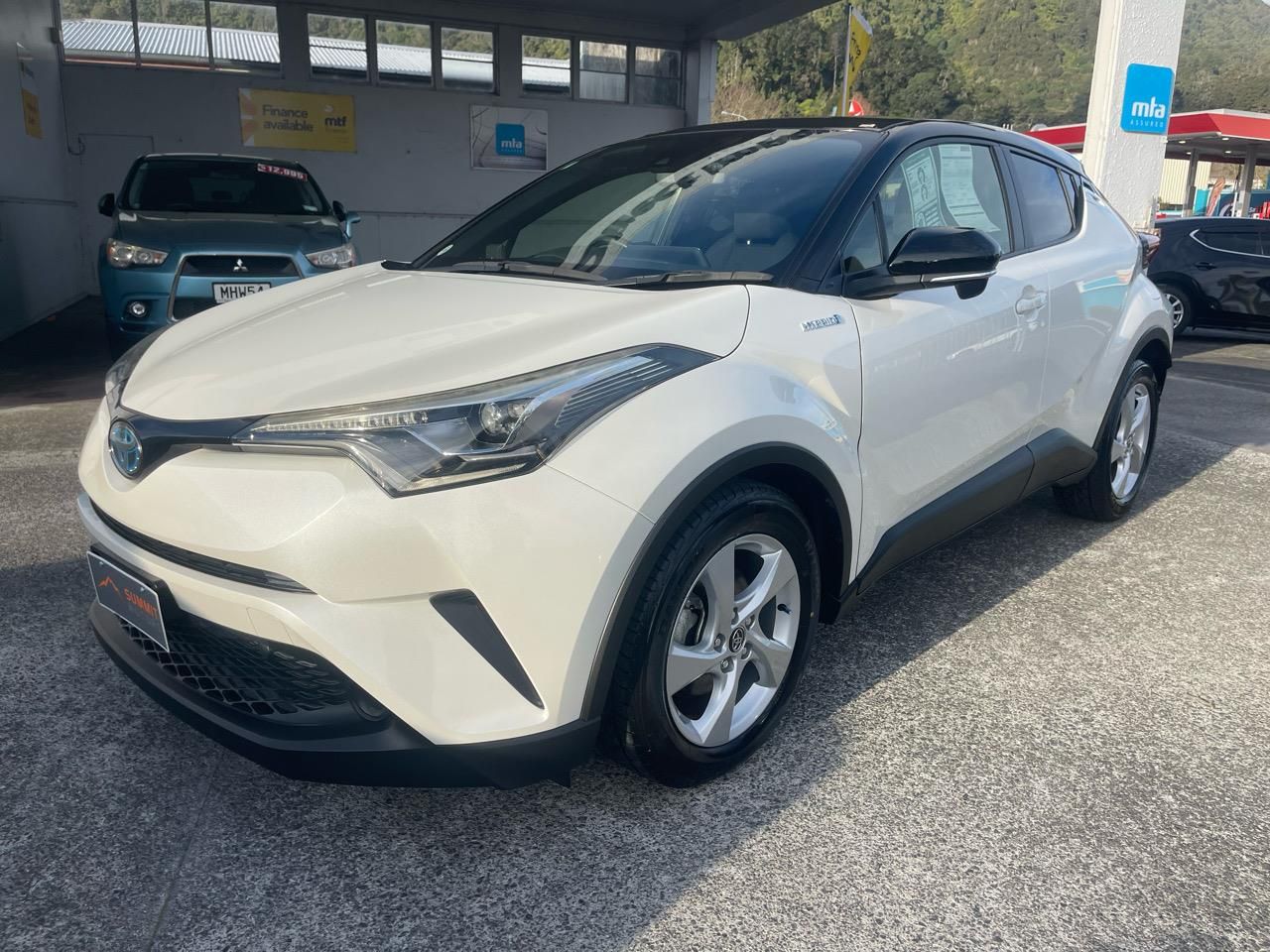 Vehicle image 4