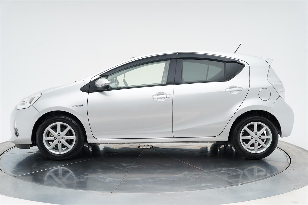 Vehicle image 4