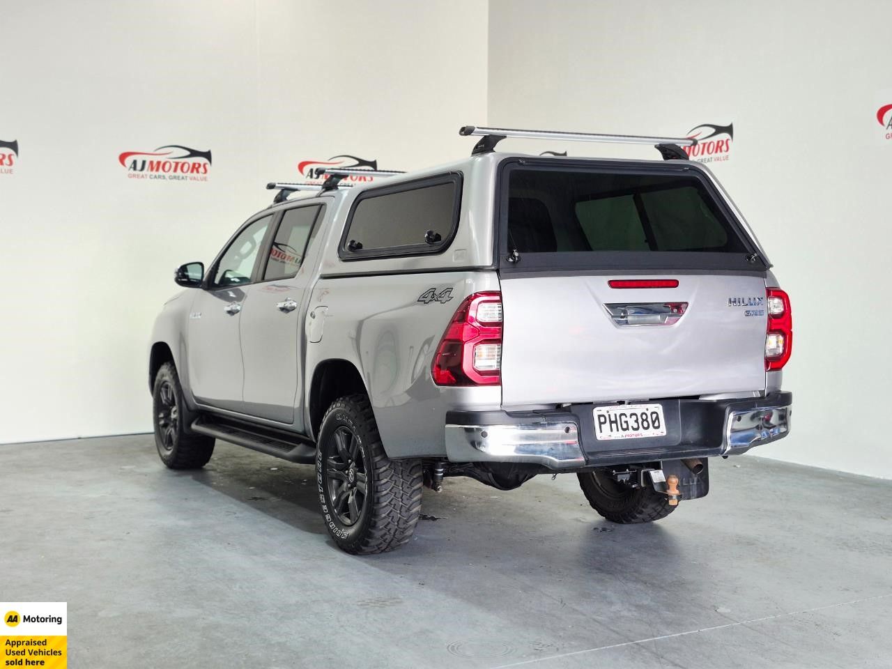 Vehicle image 5