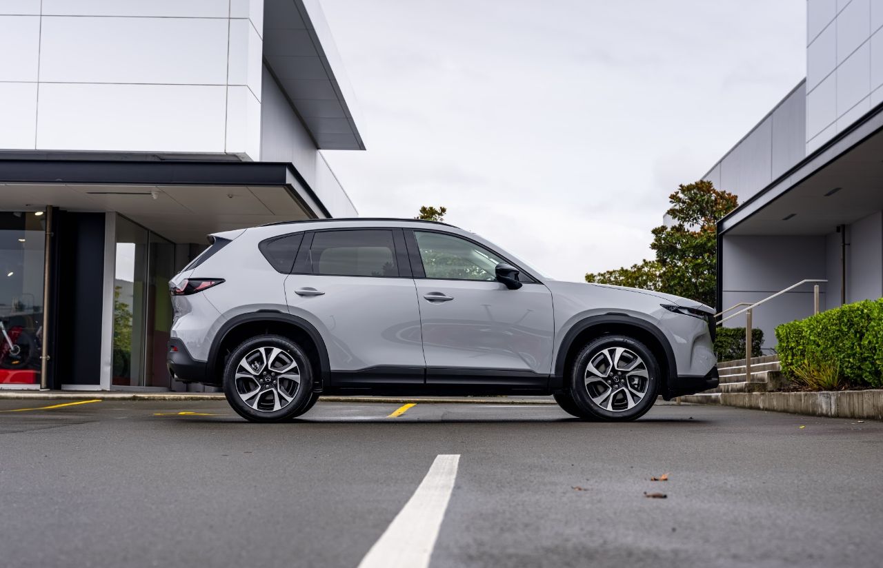 Vehicle image 4