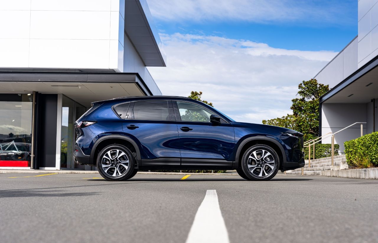 Vehicle image 4