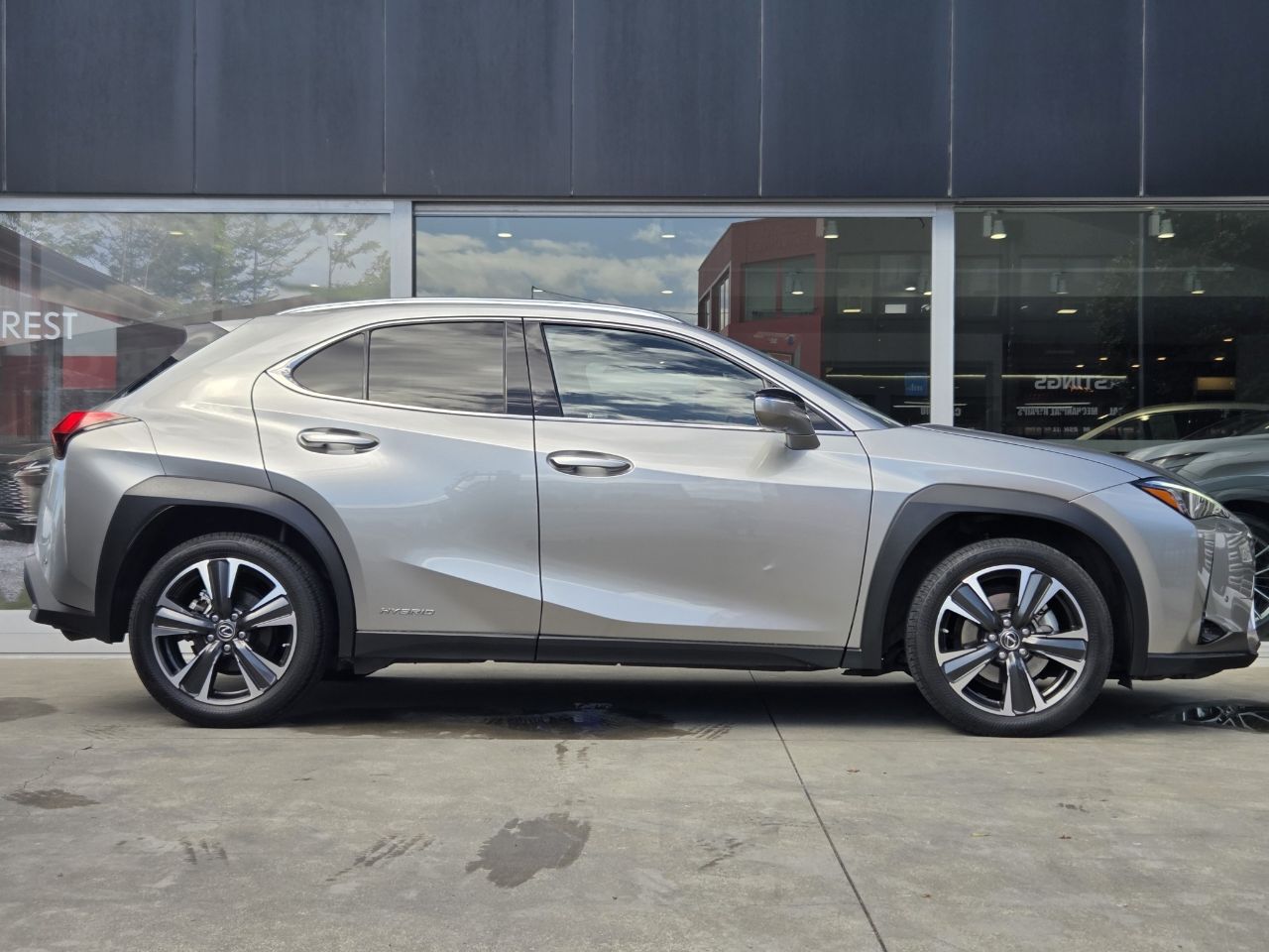 Vehicle image 5