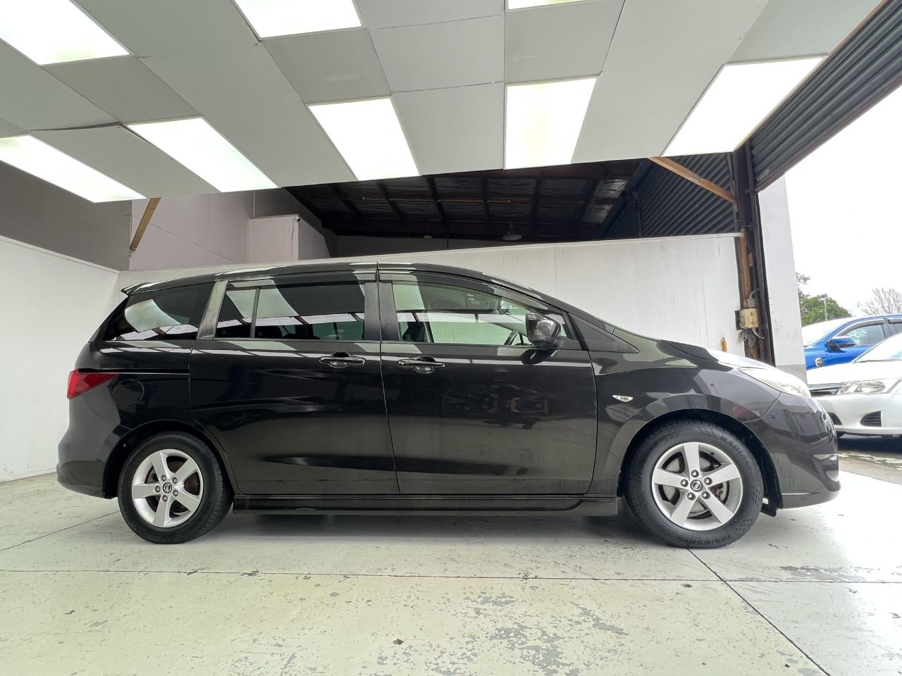 Vehicle image 5