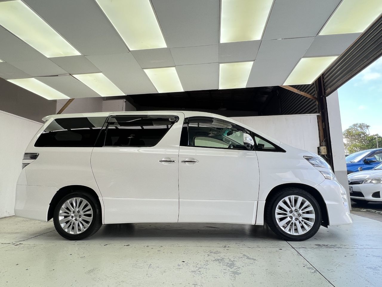 Vehicle image 5