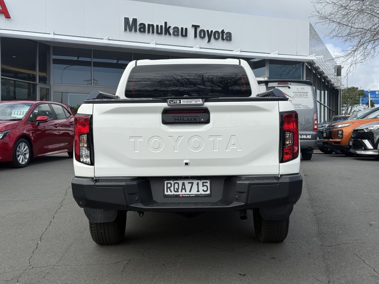 Vehicle image 5