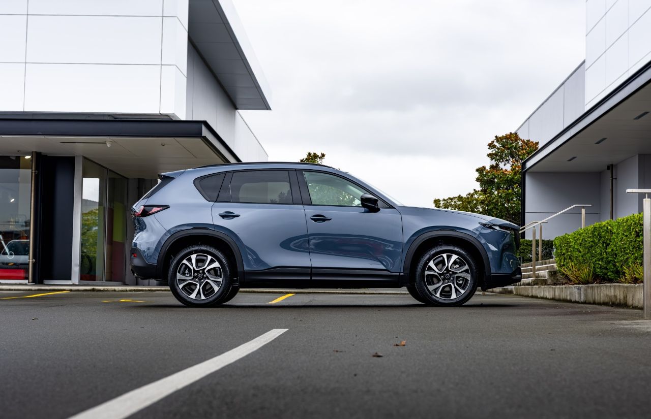 Vehicle image 5