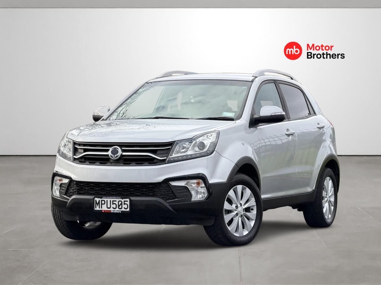 Vehicle image 3
