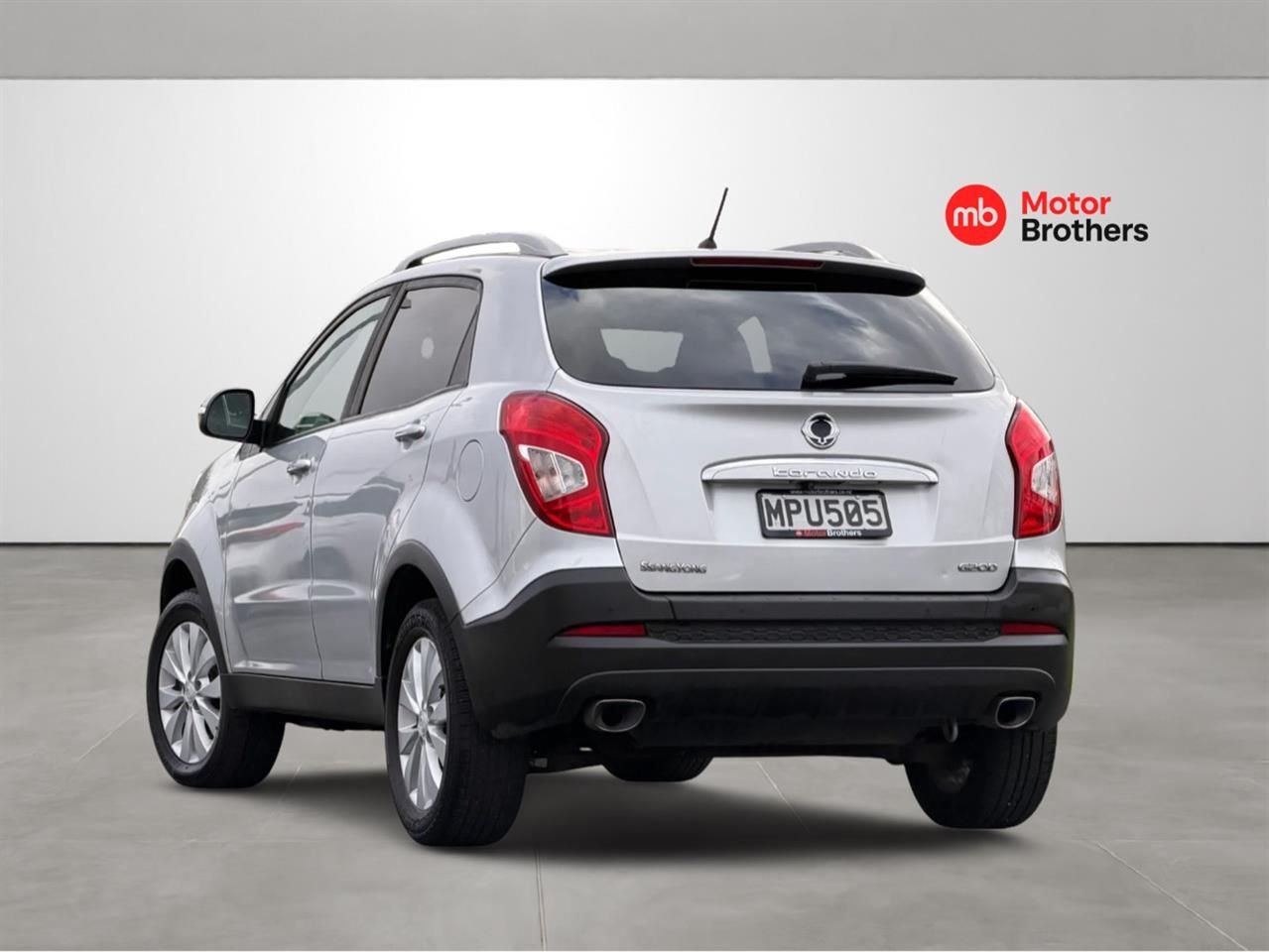 Vehicle image 4