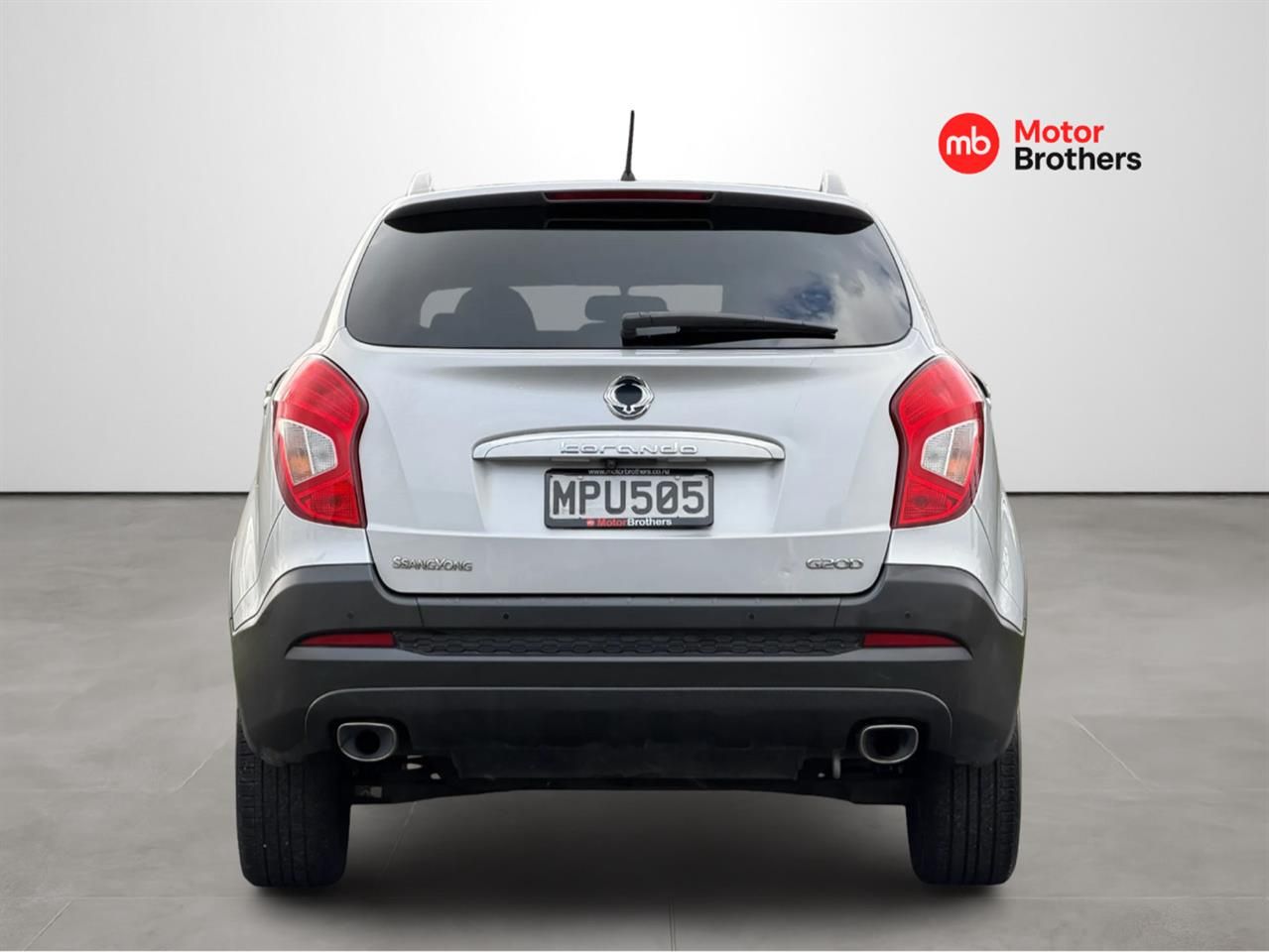 Vehicle image 5