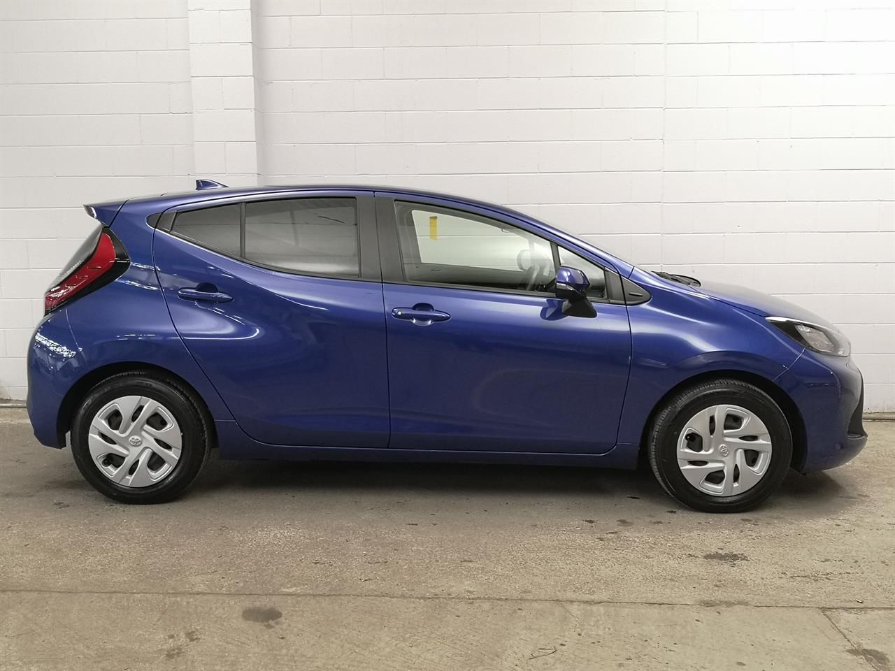 Vehicle image 3