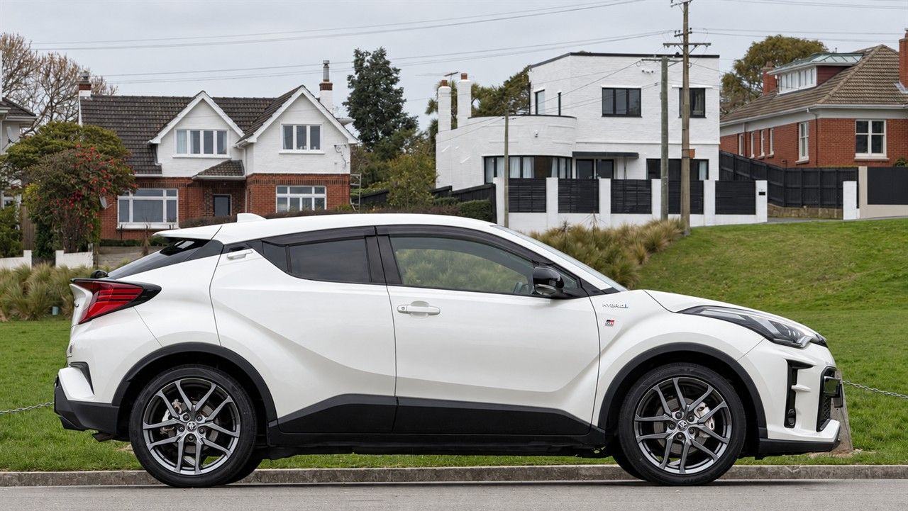 Vehicle image 4