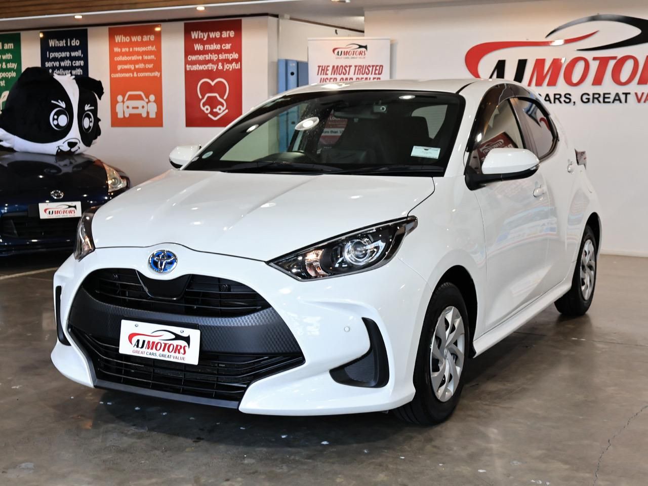 Vehicle image 3