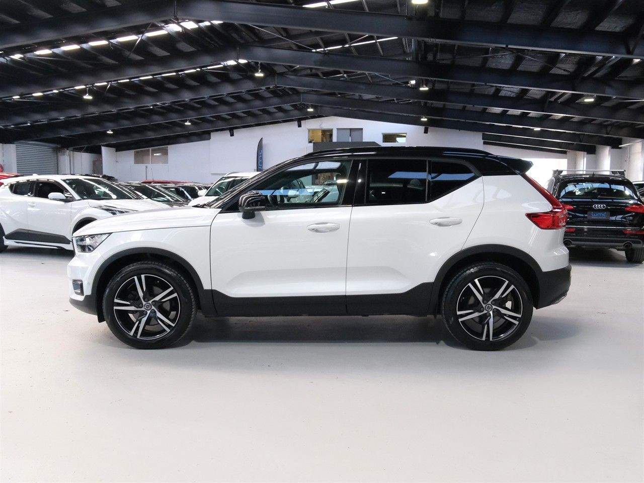 Vehicle image 5