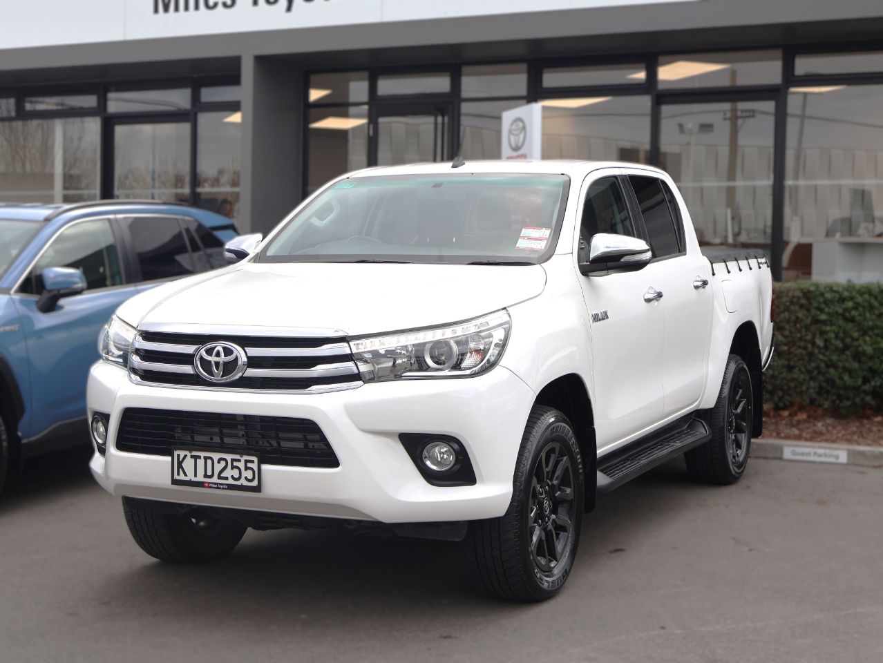 Vehicle image 3