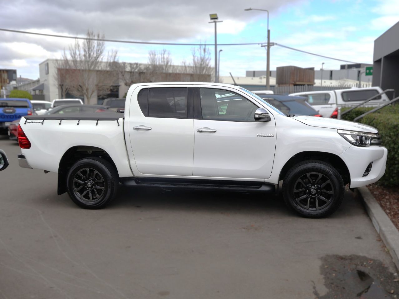 Vehicle image 4