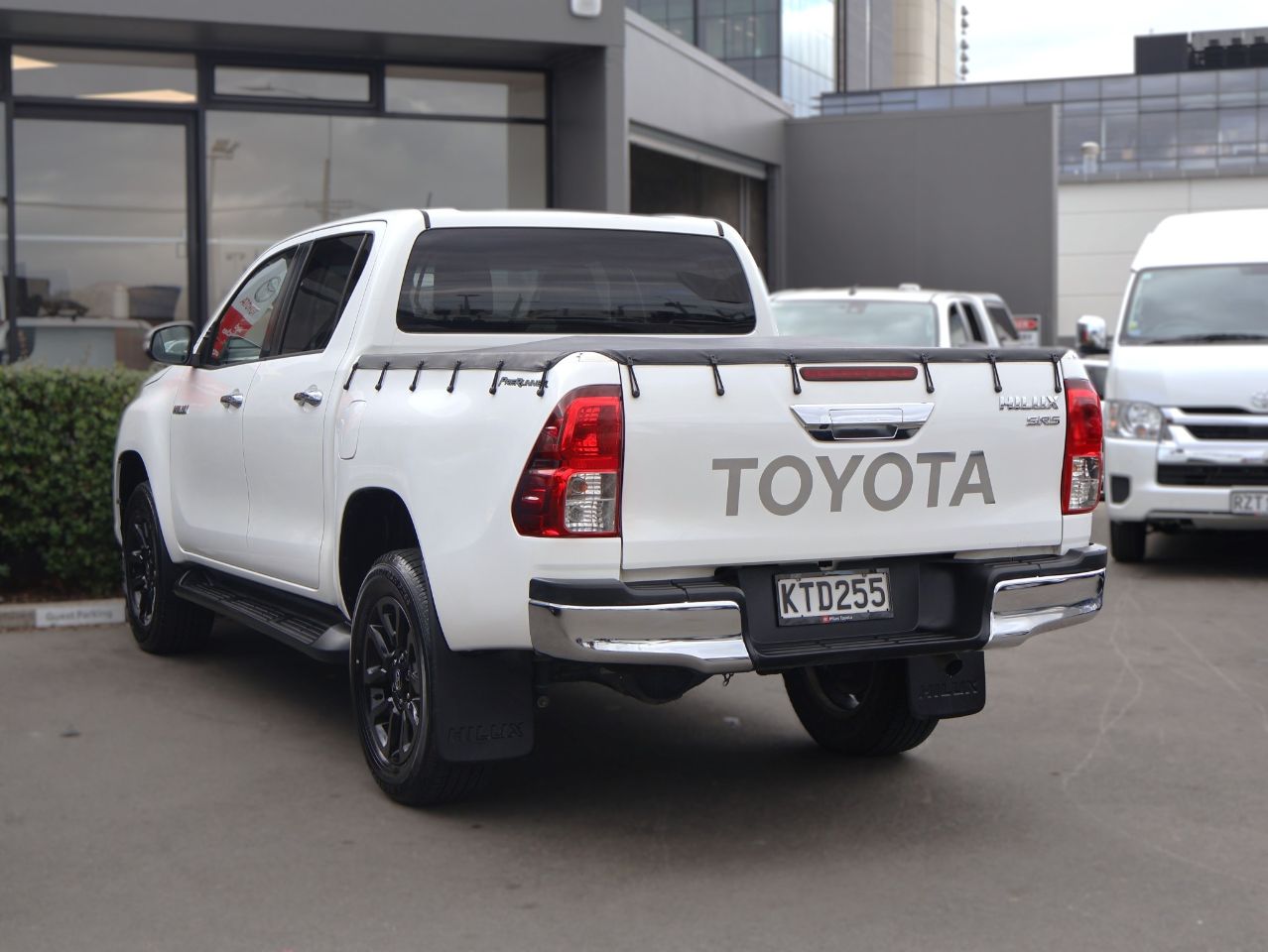 Vehicle image 5