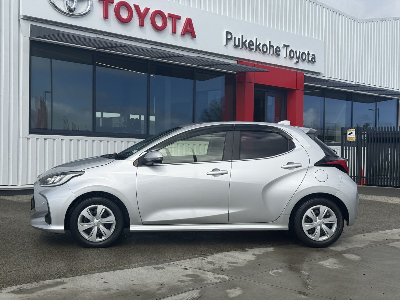 Vehicle image 5