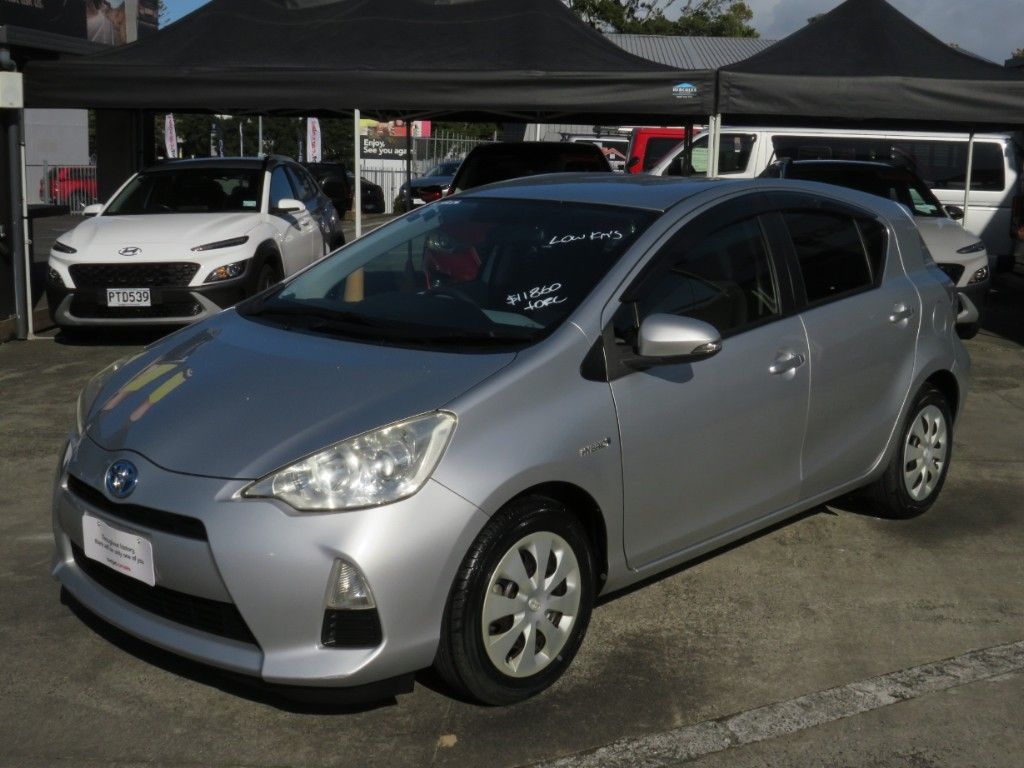 Vehicle image 3