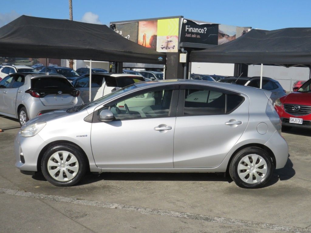 Vehicle image 4
