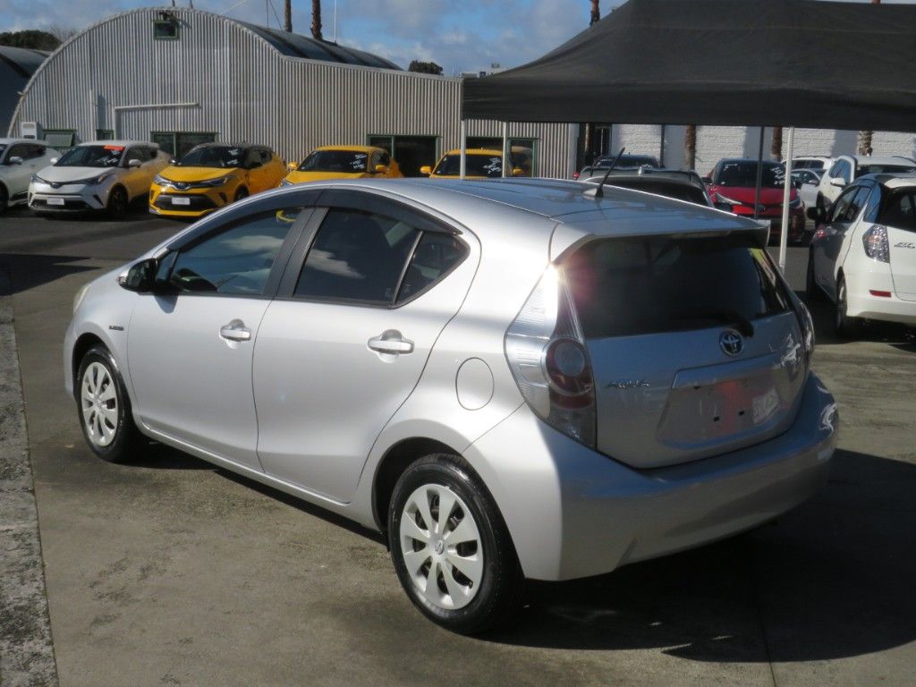 Vehicle image 5