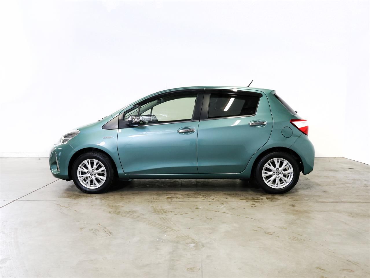 Vehicle image 5