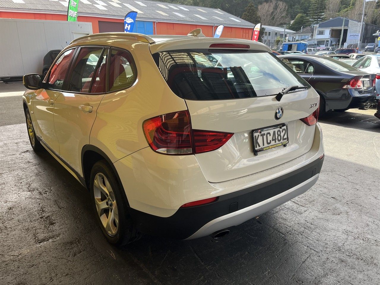 Vehicle image 4