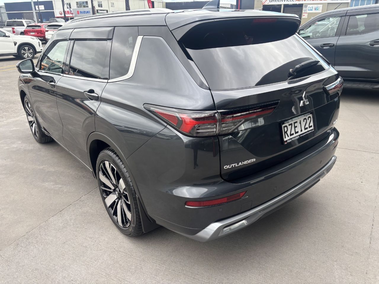 Vehicle image 5