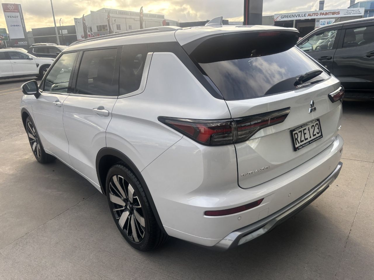 Vehicle image 5