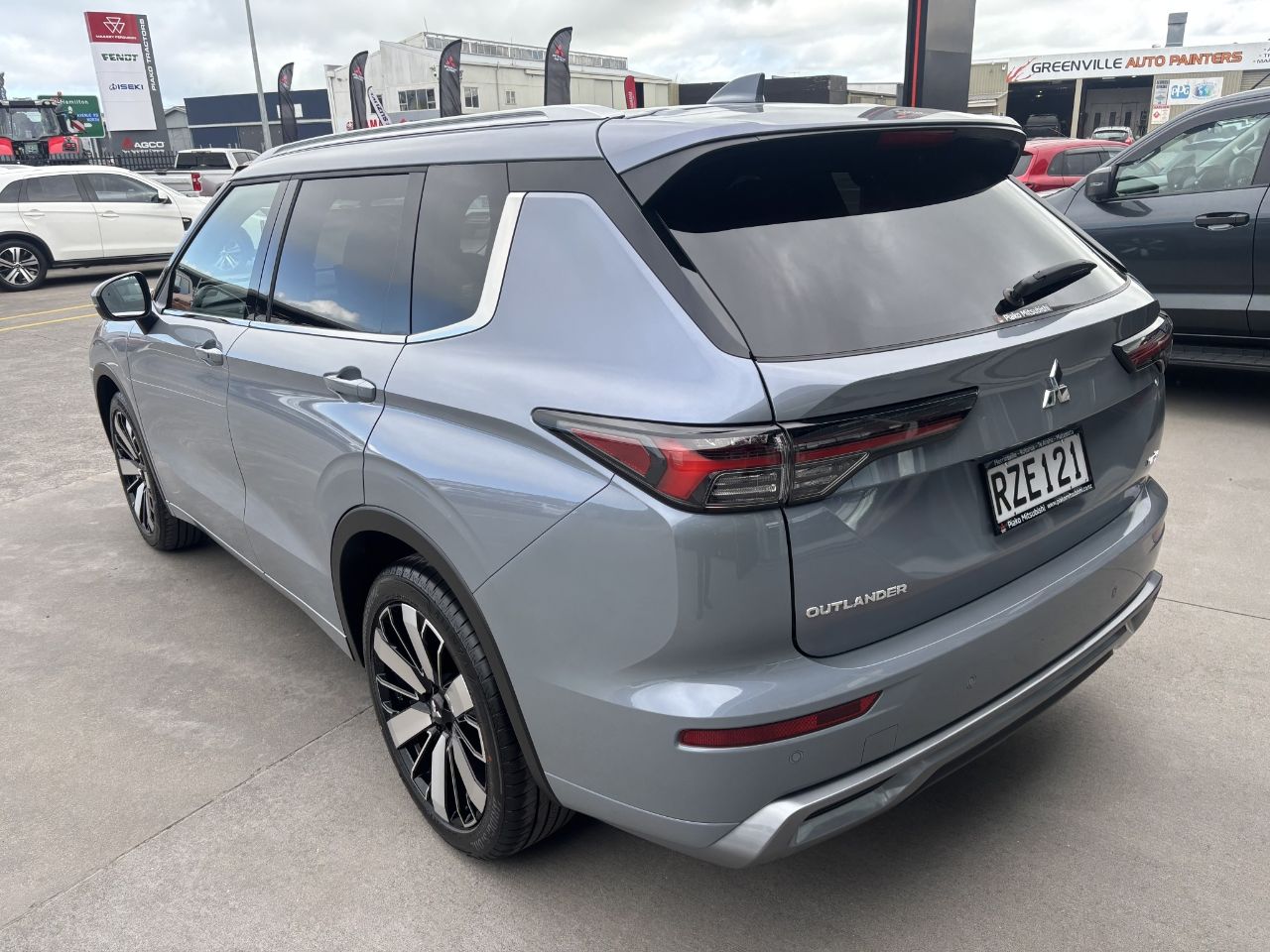 Vehicle image 5