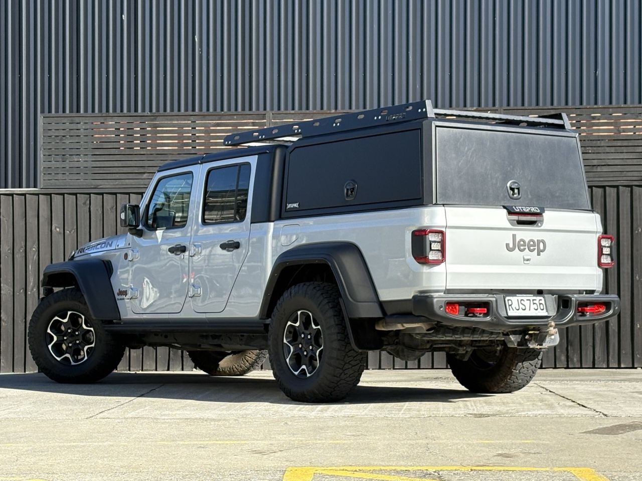 Vehicle image 4