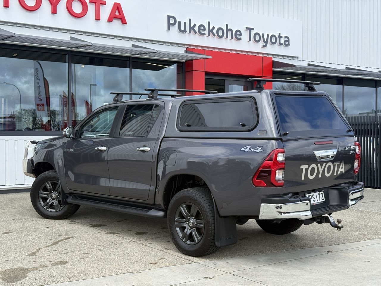 Vehicle image 5