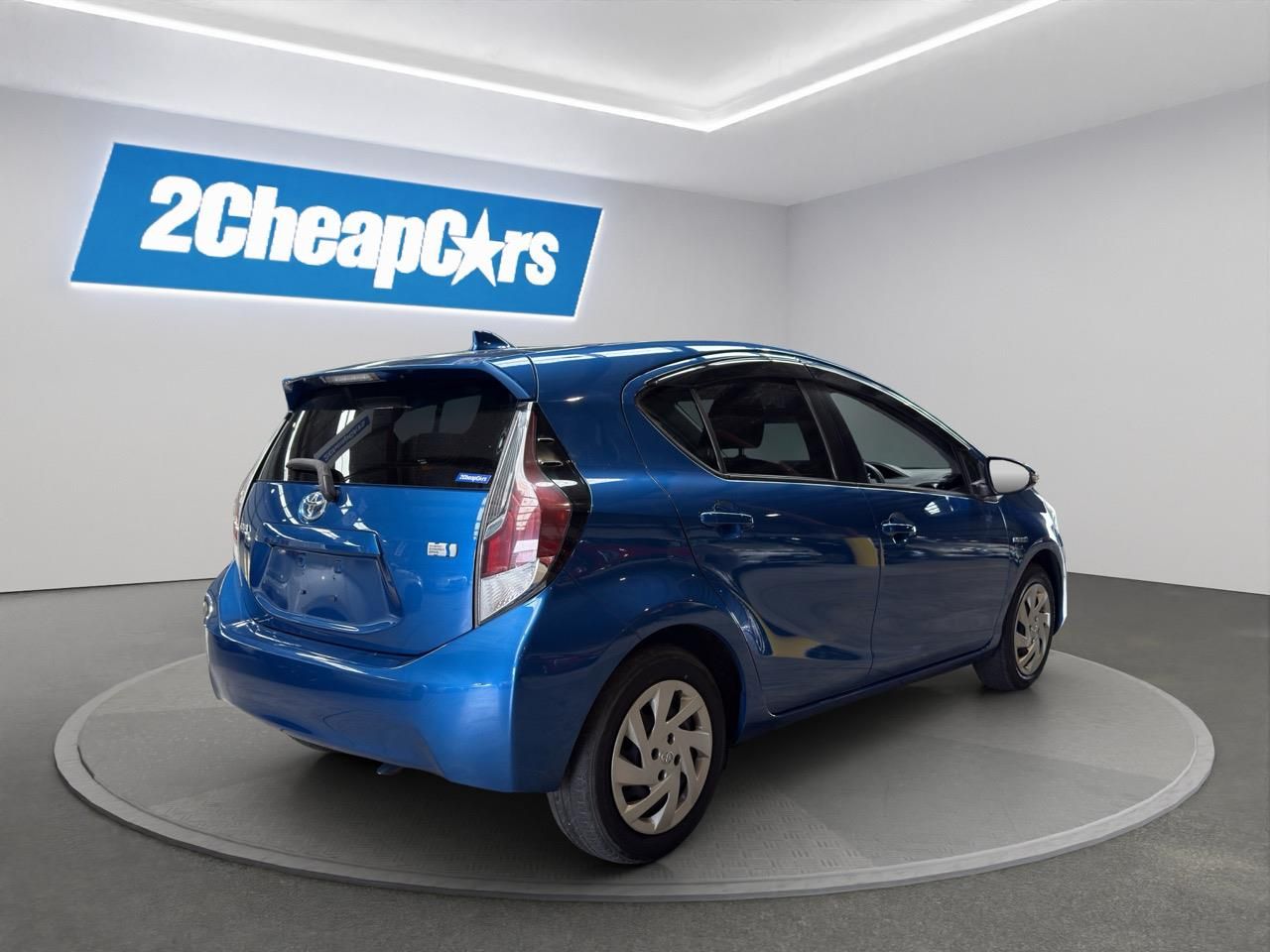 Vehicle image 5