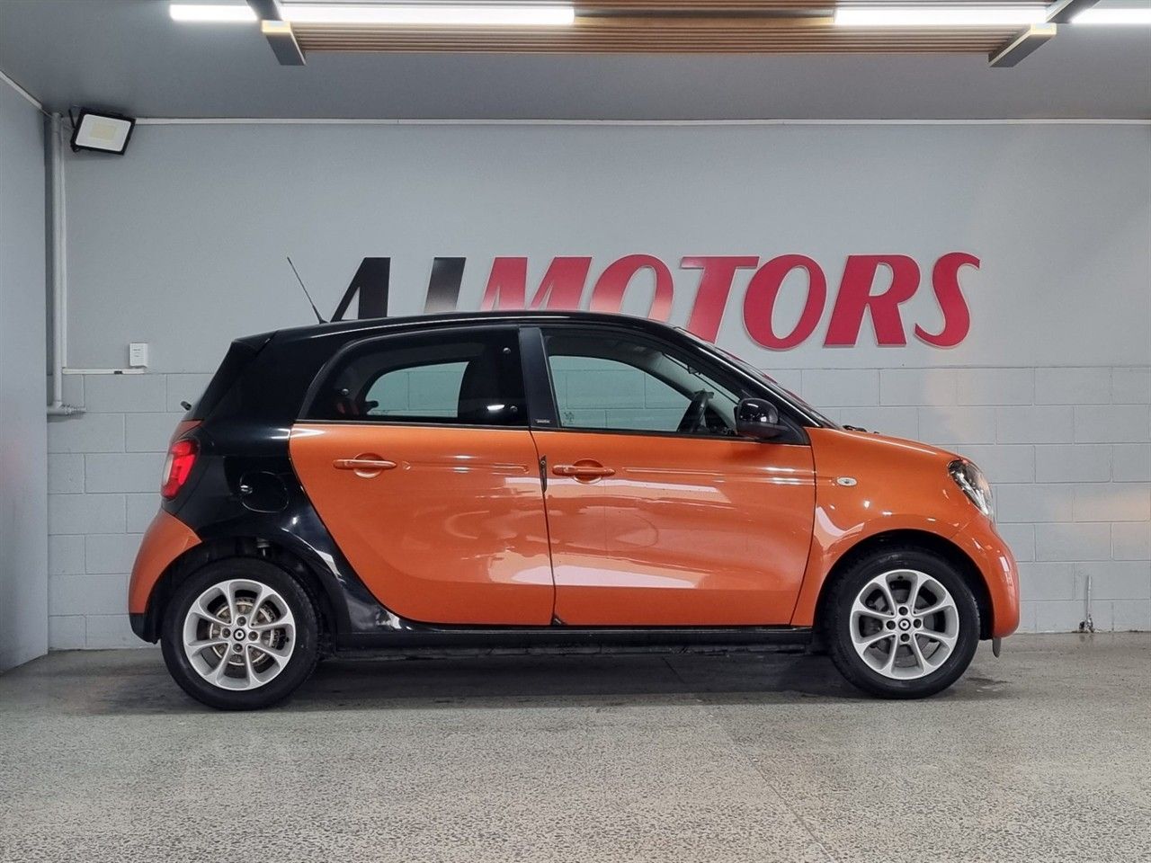 Vehicle image 5