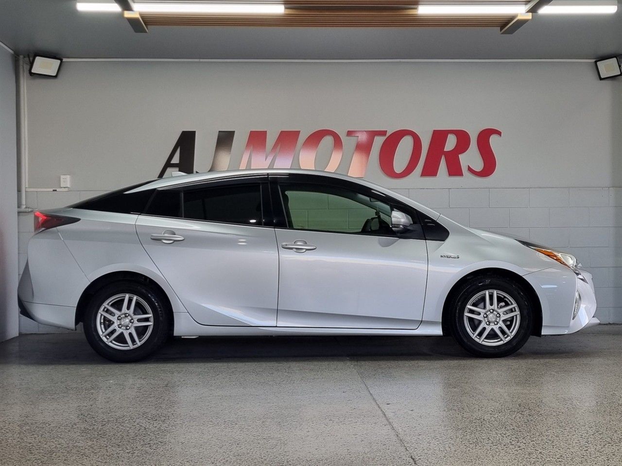 Vehicle image 5