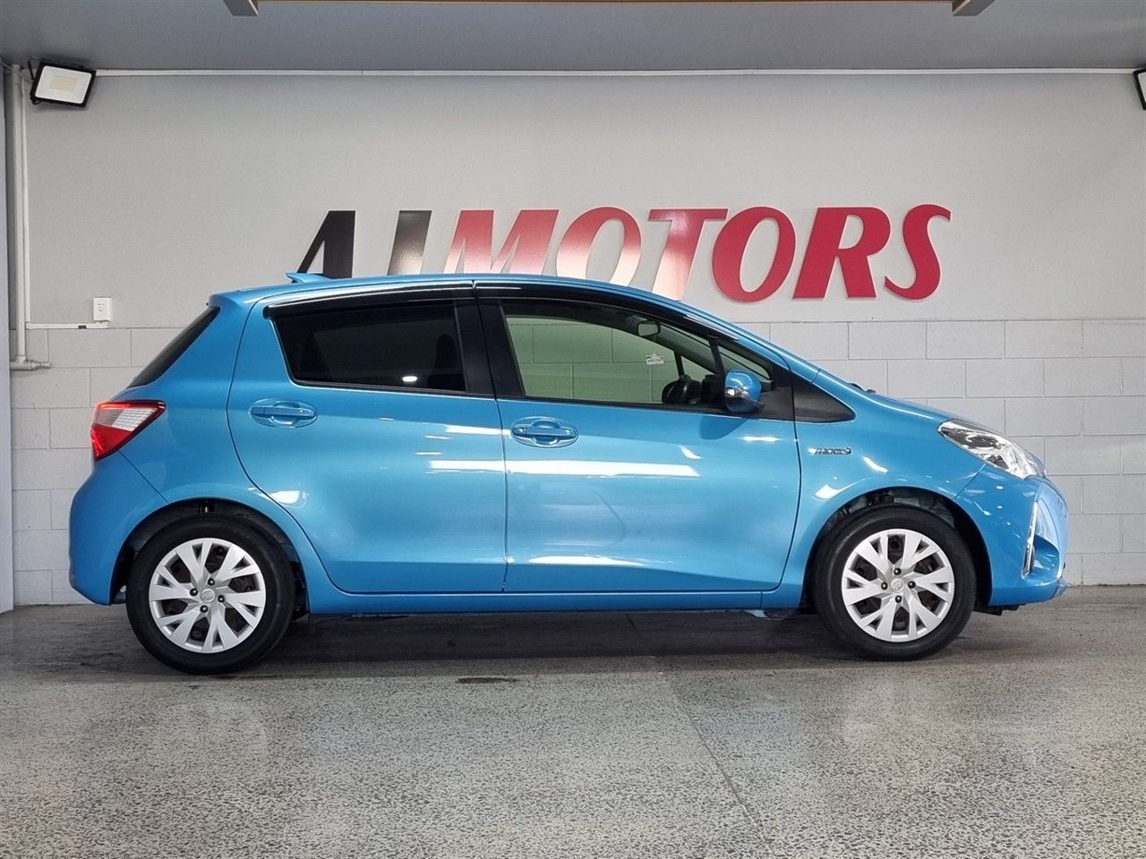 Vehicle image 5