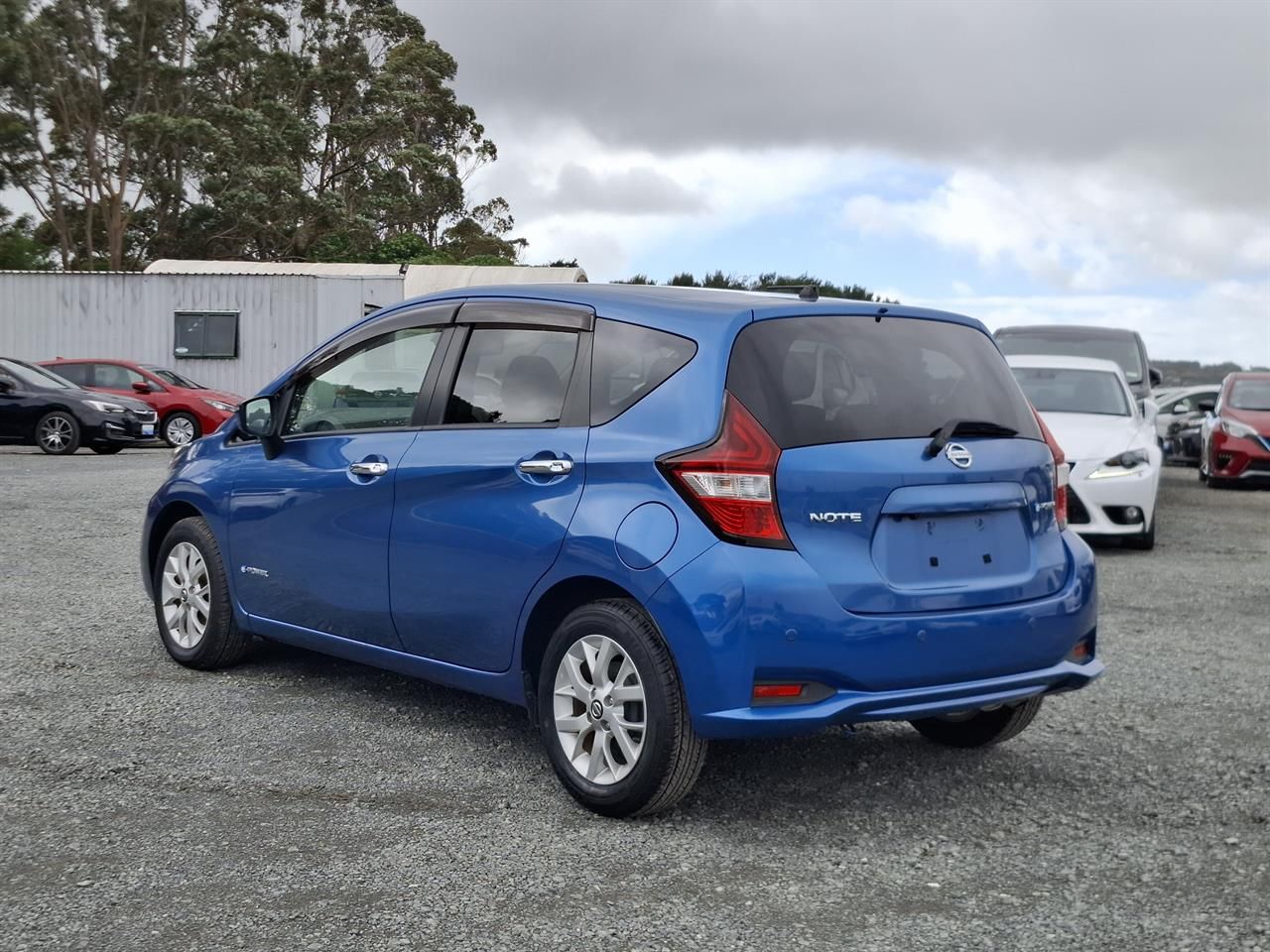 Vehicle image 5
