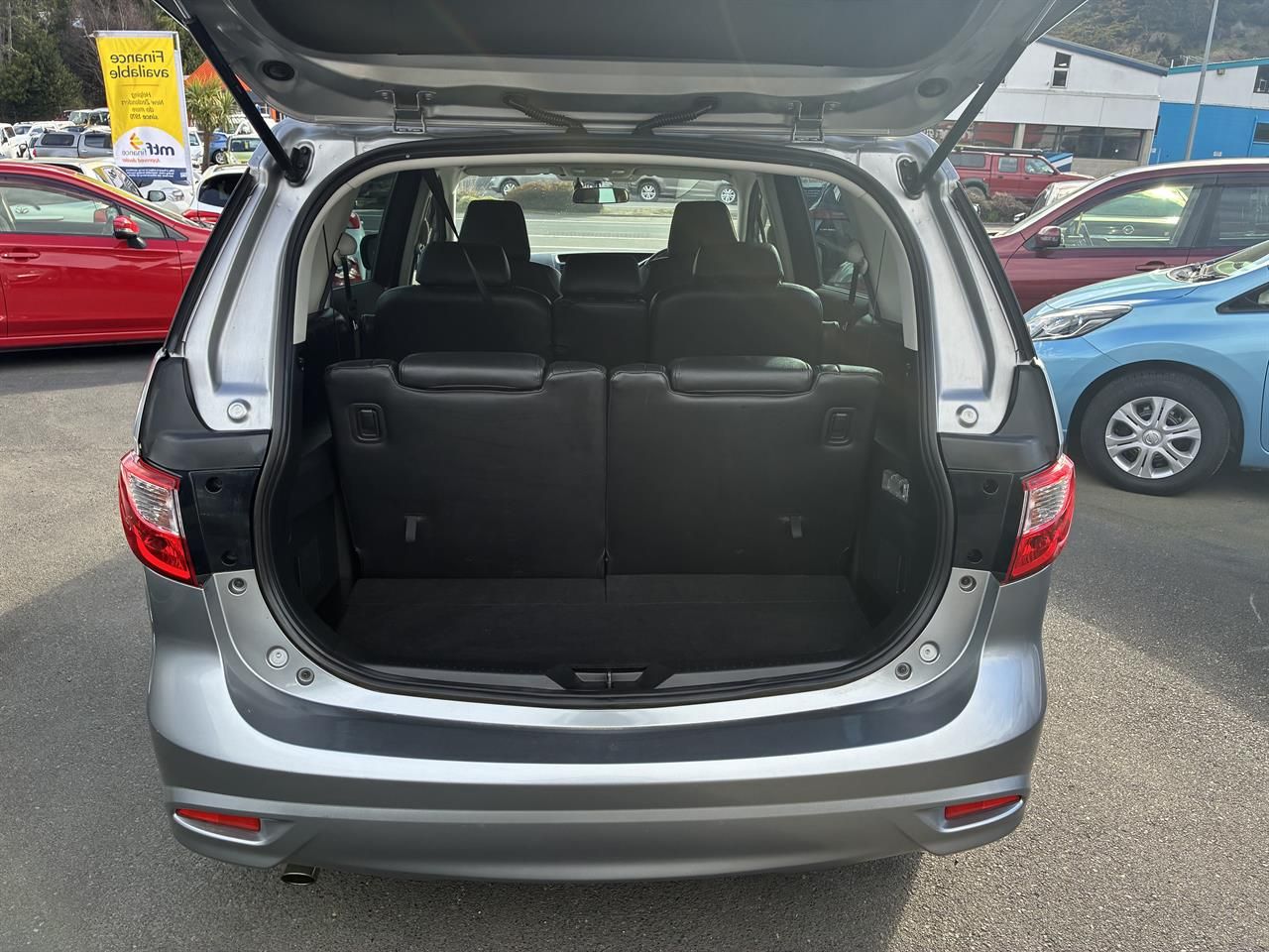 Vehicle image 5