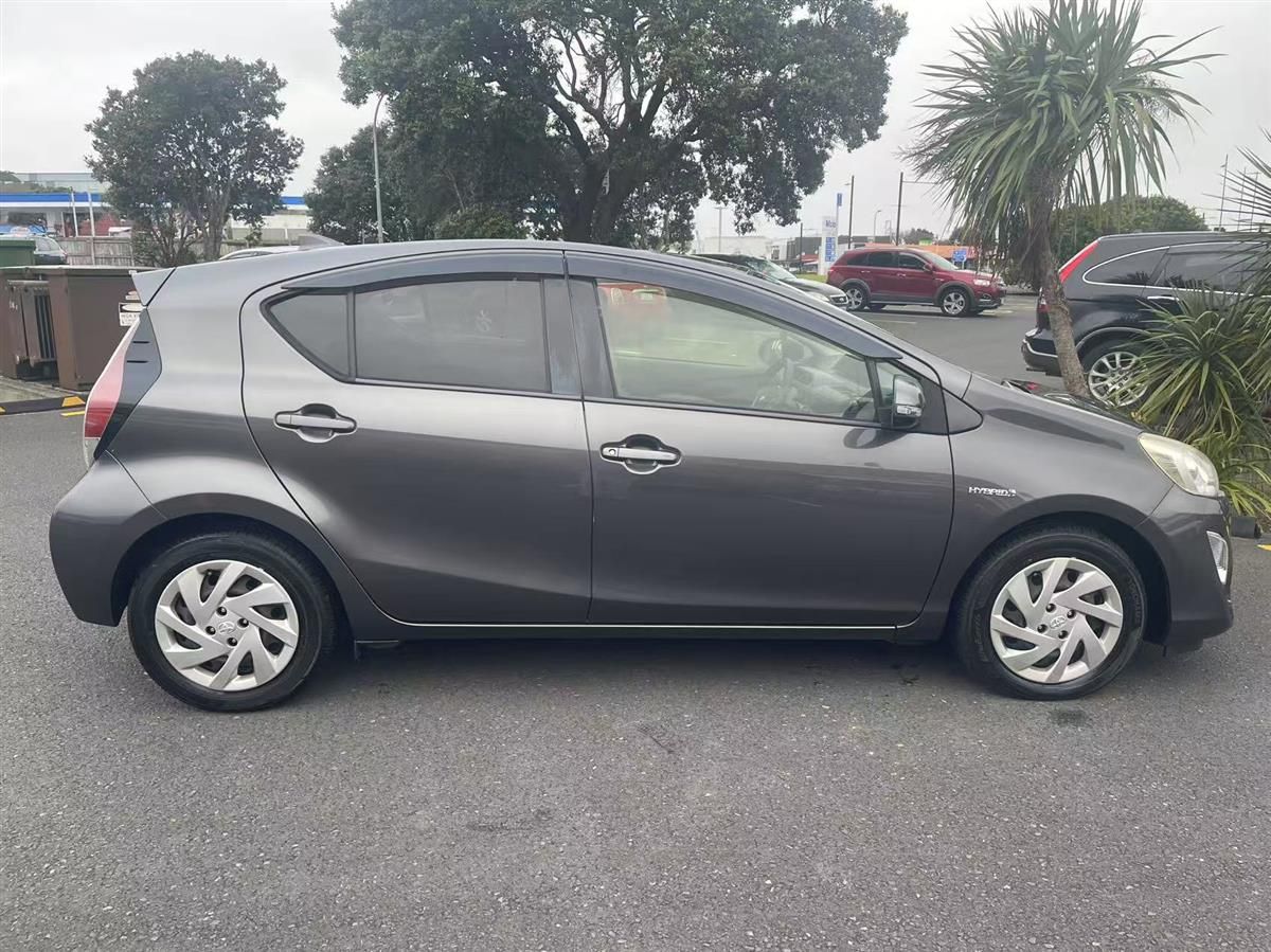 Vehicle image 4