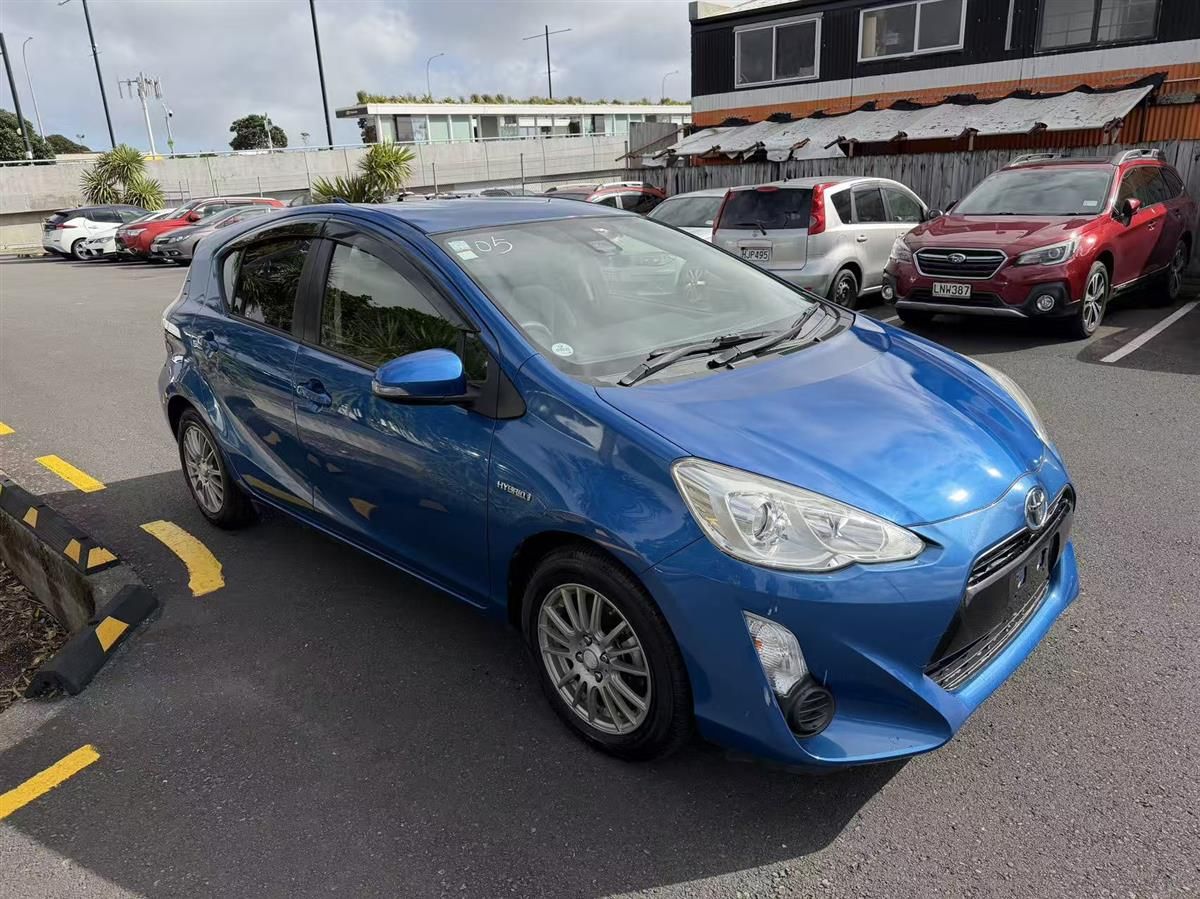 Vehicle image 3