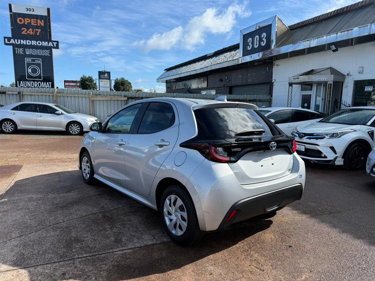 Vehicle image 4