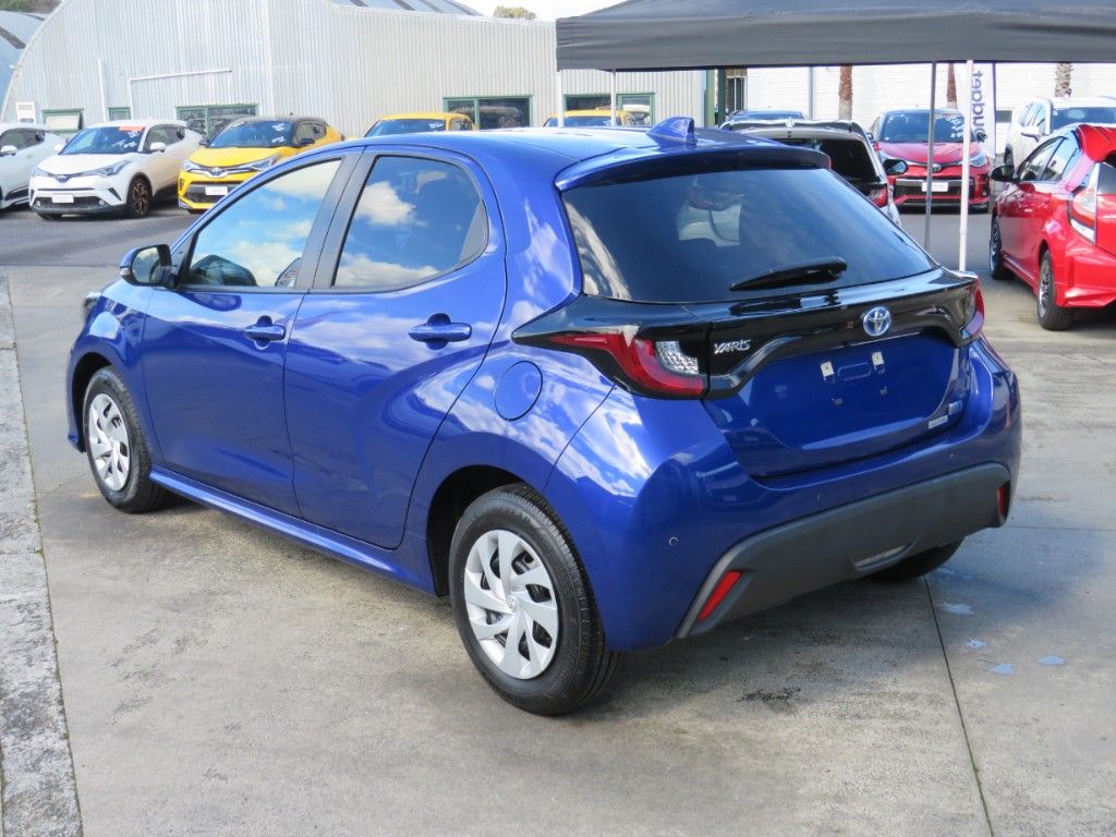 Vehicle image 5