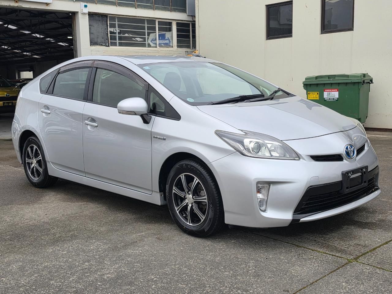 Vehicle image 3